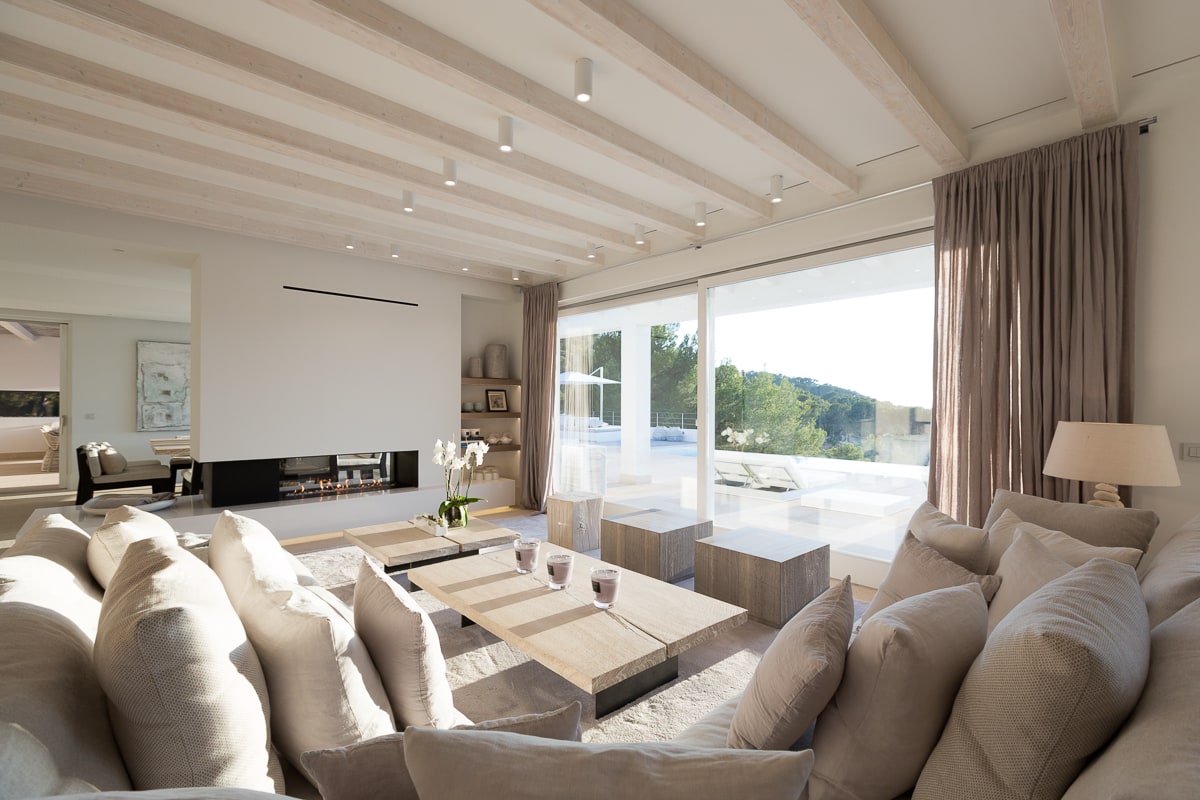 Casa Coco living room with view of the outside